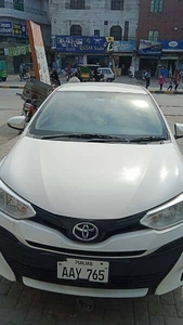Toyota yaris 1st owner personal use argent sell total geniune