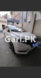 Honda Vezel X 2015 for Sale in Lahore