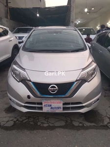 Nissan Note IVTEC 2017 for Sale in Lahore