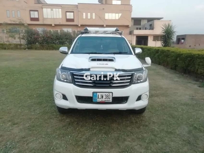 Toyota Hilux 2013 for Sale in Gujrat