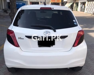 Toyota Vitz F M Package 1.0 2015 for Sale in Sialkot
