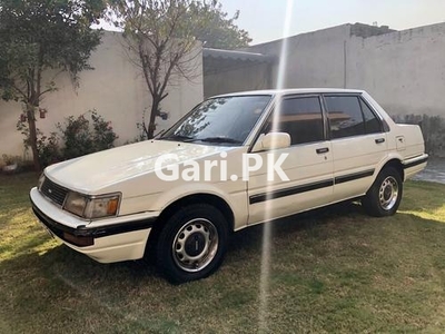Toyota Corolla GL Saloon 1986 for Sale in Peshawar