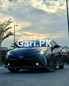 Toyota Prius S Touring Selection 2019 for Sale in Lahore