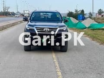 Toyota Fortuner V 2018 for Sale in Lahore