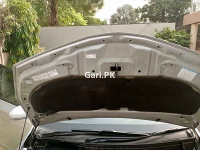 Toyota Prius Alpha 2011 for Sale in Lahore