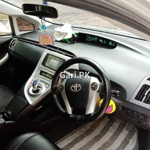 Toyota Prius S 1.8 2013 for Sale in Islamabad
