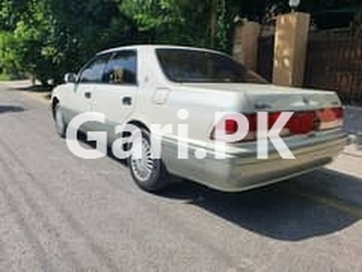Toyota Crown 2011 for Sale in Lahore