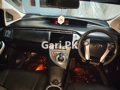 Toyota Prius G Touring Selection Leather Package 1.8 2015 for Sale in Toba Tek Singh
