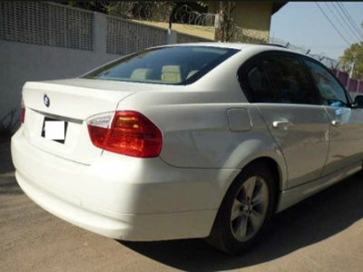 BMW 3 Series - 3.0L (3000 cc) White
