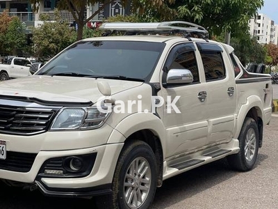 Toyota Hilux Vigo Champ GX 2014 for Sale in Islamabad