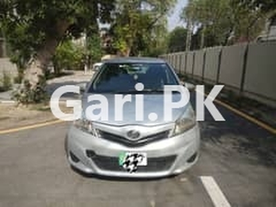 Toyota Vitz 2011 for Sale in Lahore•