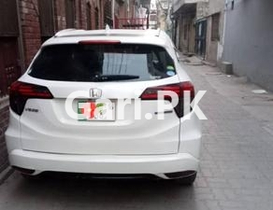 Honda Vezel Hybrid Z 2016 for Sale in Sialkot