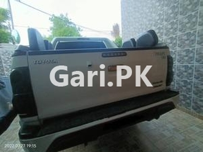 Toyota Hilux Invincible X 2013 for Sale in Karachi