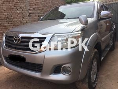 Toyota Hilux Vigo Champ G 2013 for Sale in Multan