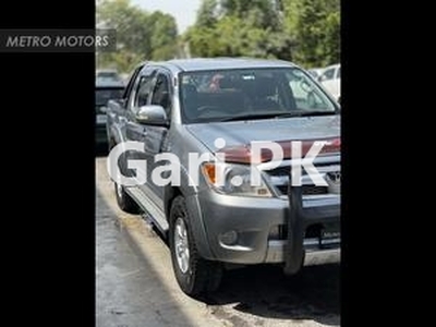Toyota Hilux Vigo Champ V 2011 for Sale in Lahore