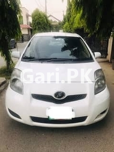 Toyota Vitz 2006 for Sale in Model Town