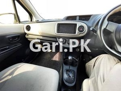 Toyota Vitz F 1.0 2011 for Sale in Islamabad