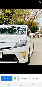 Toyota prius 2012/15,like zero car,urgent sale.