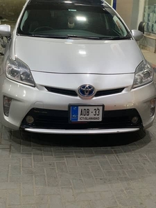 toyota prius in good condition S LED packege