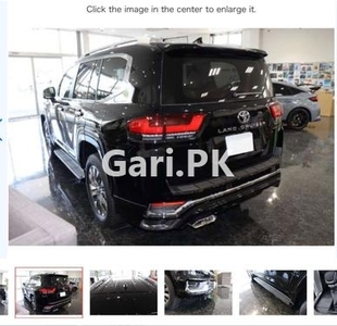 Toyota Land Cruiser ZX Gasoline 3.5L 2022 for Sale in Karachi
