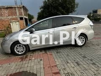 Toyota Prius Alpha 2013 for Sale in Lahore