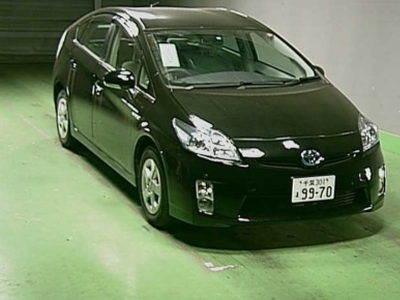 2011 toyota pirus for sale in lahore