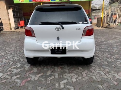 Toyota Vitz F 1.0 2000 for Sale in Peshawar