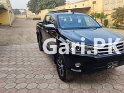Toyota Hilux 2021 for Sale in Sadiqabad