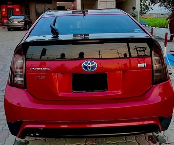 Toyata Prius Red Colour