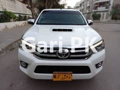 Toyota Hilux 2017 for Sale in Karachi
