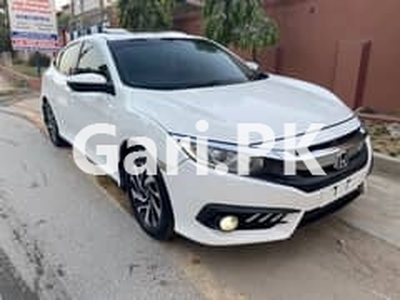 Honda Civic Oriel 2018 for Sale in Rahimyar Khan•