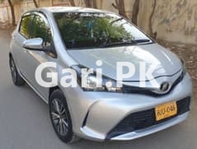 Toyota Vitz 2015 for Sale in Karachi•