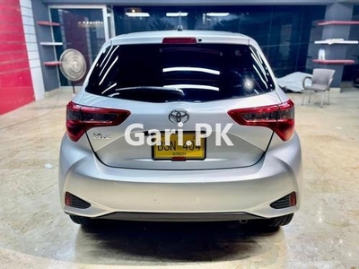 Toyota Vitz 2017 for Sale in Karachi