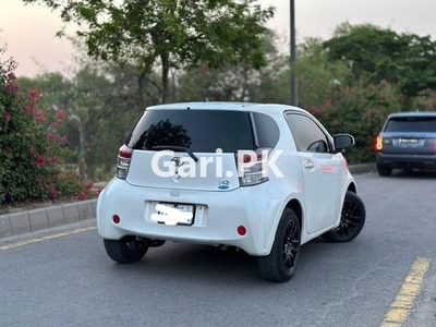 Toyota IQ 100X 2 Seater 2009 for Sale in Lahore