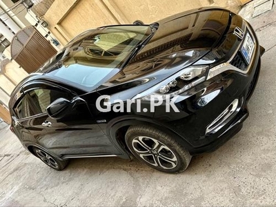 Honda Vezel Hybrid Z 2017 for Sale in Peshawar