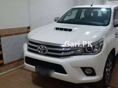 Toyota Hilux 2017 for Sale in Karachi