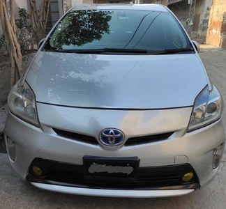 Prius Car for sale hybrid 2015 call only 0307 0960985