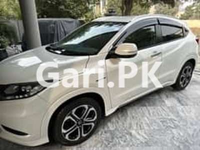 Honda Vezel 2016 for Sale in Faisalabad
