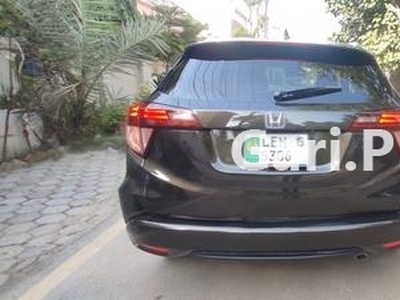 Honda Vezel Hybrid Z 2015 for Sale in Lahore