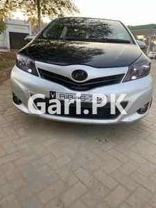 Toyota Vitz 2013 for Sale in Jhelum