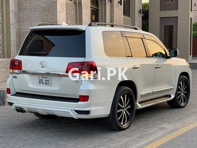 Toyota Land Cruiser ZX 2017 for Sale in Lahore