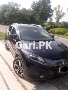 Honda Vezel Hybrid Z 2014 for Sale in Gujranwala
