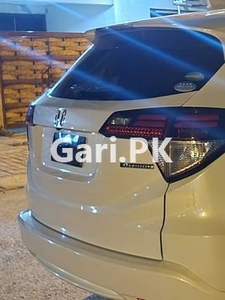 Honda Vezel Hybrid Z 2016 for Sale in Islamabad