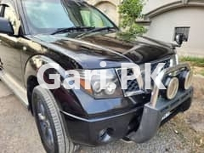 Nissan Navara 2010 for Sale in Bahria Town Phase 4