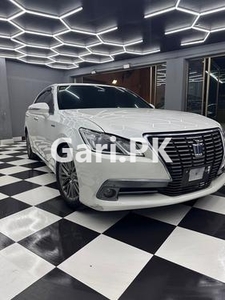 Toyota Crown Royal Saloon 2013 for Sale in Lahore