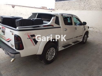 Toyota Hilux Vigo Champ TRD Sportivo 2015 for Sale in Faisalabad
