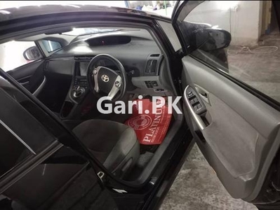 Toyota Prius 2011 for Sale in Gujranwala
