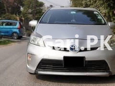 Toyota Prius 2012 for Sale in Ferozepur Road