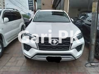 Toyota Fortuner V 2021 for Sale in Lahore•