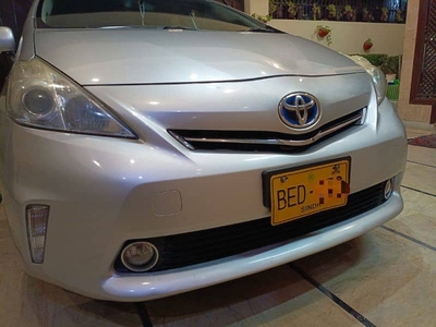 Toyota Prius Alpha 2011